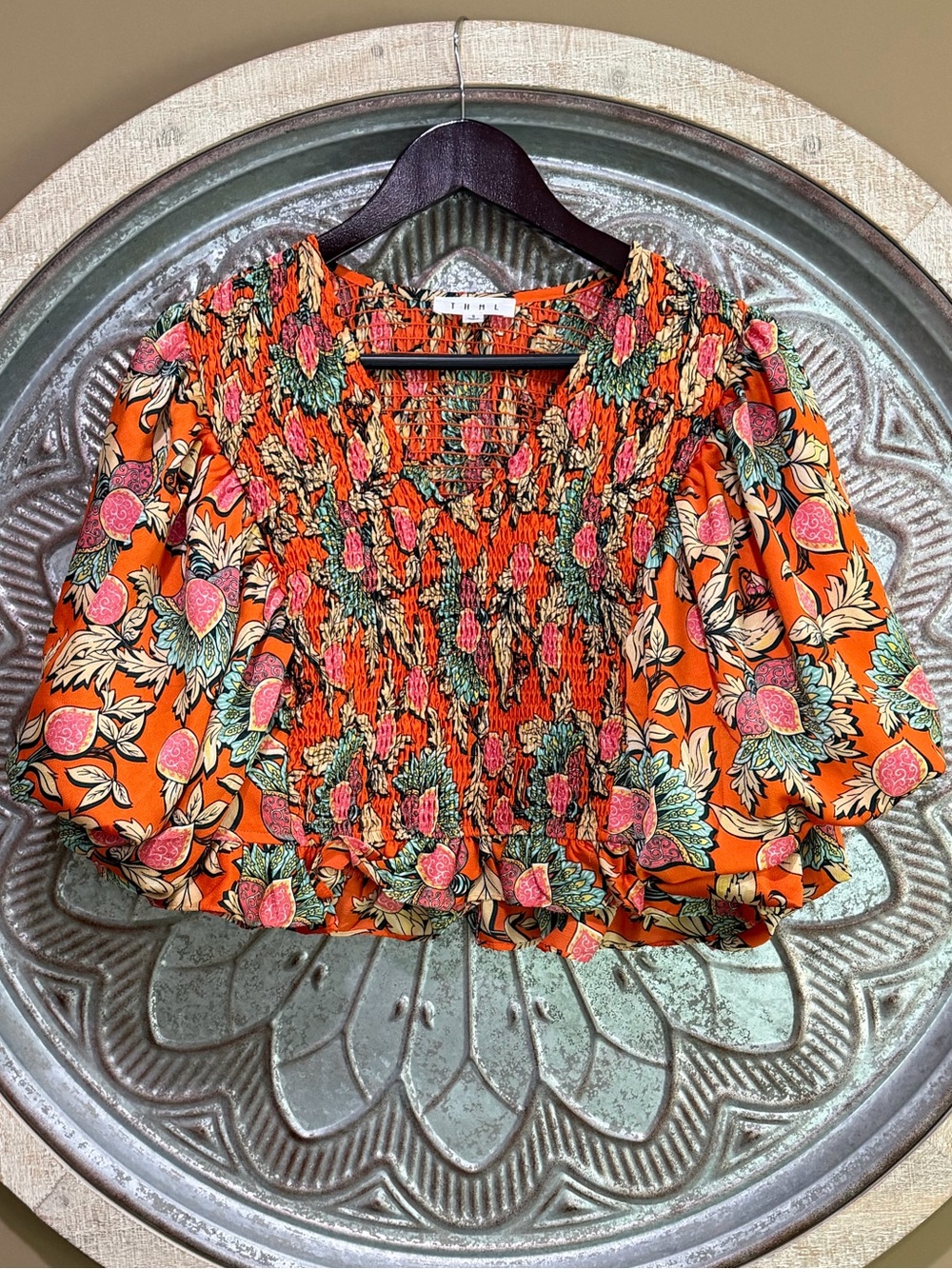 New THML Statement Orange Floral Paisley Smocked V-Neck Crop Top W Puff Sleeves - Picture 3 of 6
